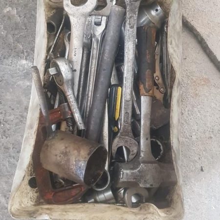 Les dejaron el puro cascaron de las patrullas y una simple caja de herramientas en Chapala.