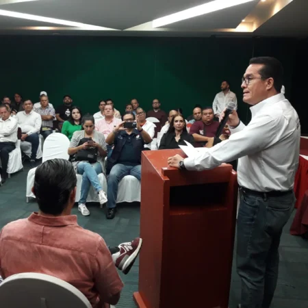 Presentan a coordinador de #MejorMarcelo a Alejandro Carbajal González