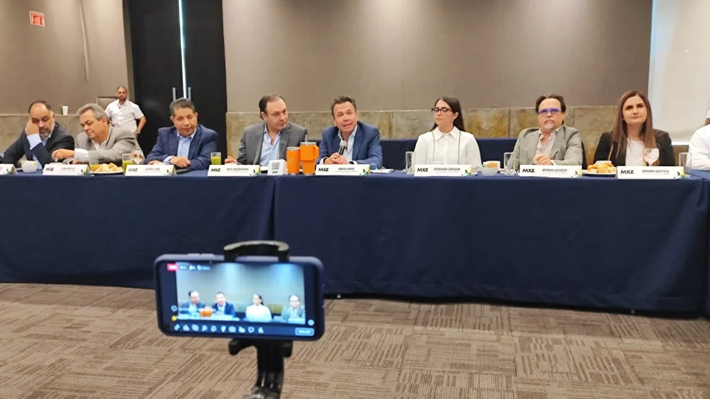 Encuentro de Pablo Lemus con Asociación Civil Mil por Zapopan