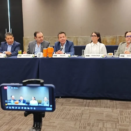 Encuentro de Pablo Lemus con Asociación Civil Mil por Zapopan